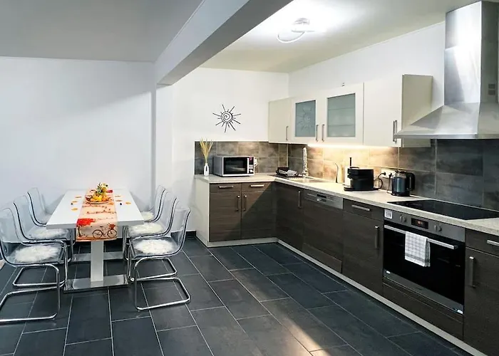 Comfy Stay In Modern 2-Bdr Apartment Near Downtown